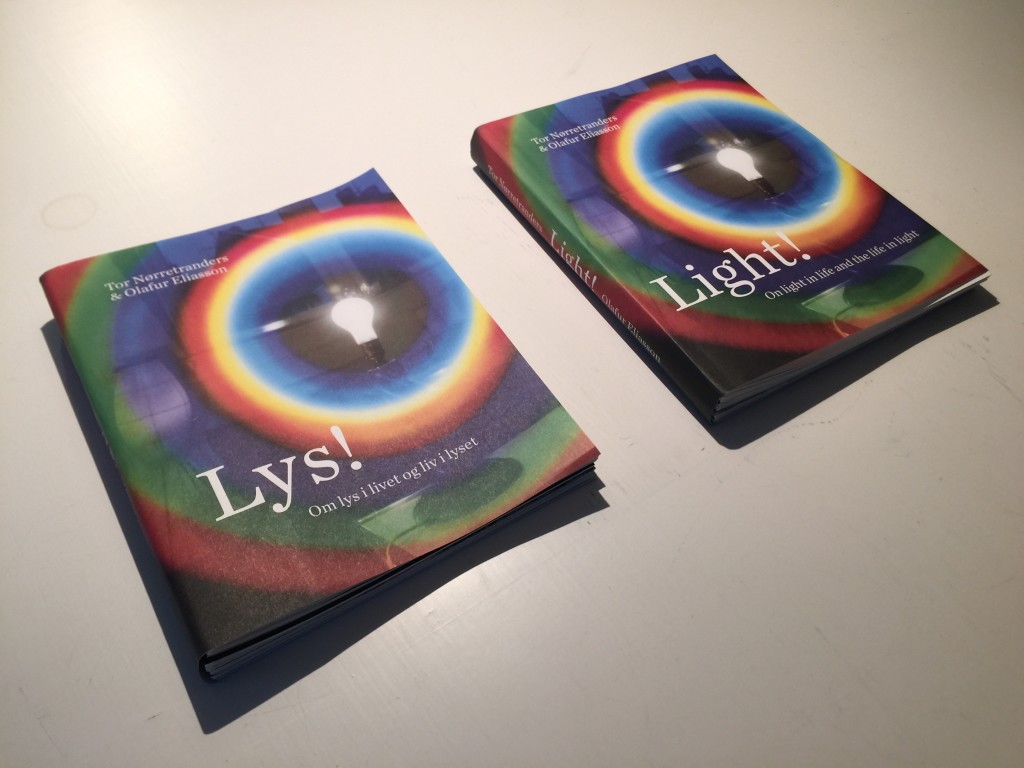 Here are the unbound prints of the Danish Lys! and the English Light! – both to be published on December 13. This is a work in progress: The final book will be more beautiful than these stacks of paper without binding.